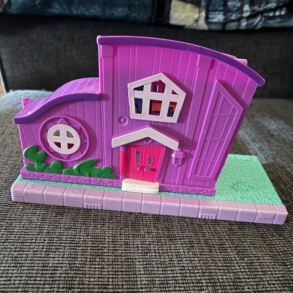 Polly Pockets Pollyville Pocket House Playset Toy
